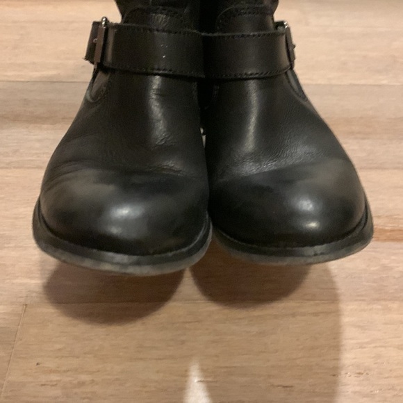 𝅺Shoestock ankle black leather boot with buckle and zipper  size 6 gently used. - Picture 10 of 15